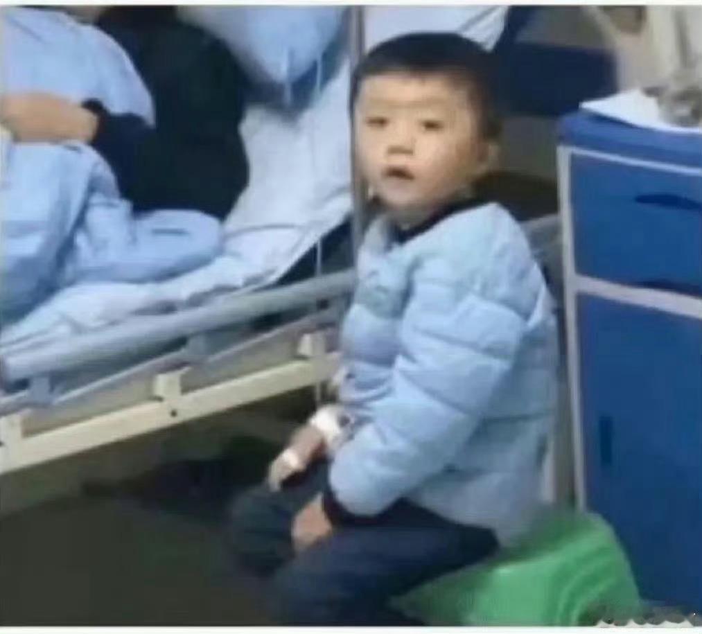 远看是孝子，近看是大孝子