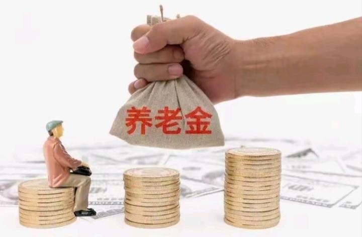 不了解养老金并轨十年过渡期政策的人看到这个话题后，感到莫名其妙的。总觉得事业单位