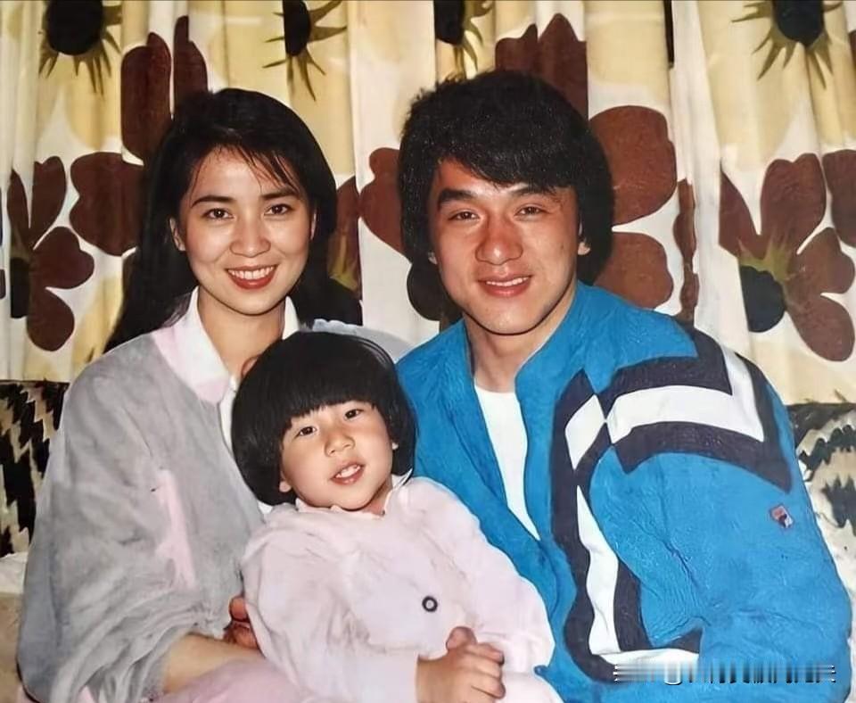 终于明白了，成龙儿子为啥走到这一步问题不出在儿子身上，而是成龙压根不懂怎么当