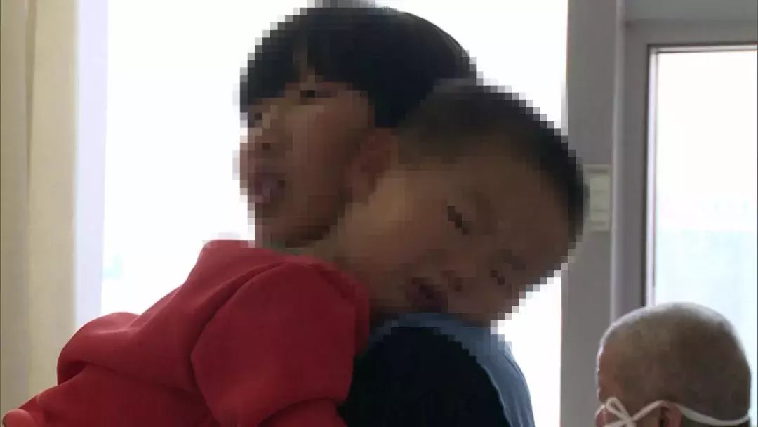2岁男童咳了1个月 嘴巴都紫了, 拍完片子家长傻眼了
