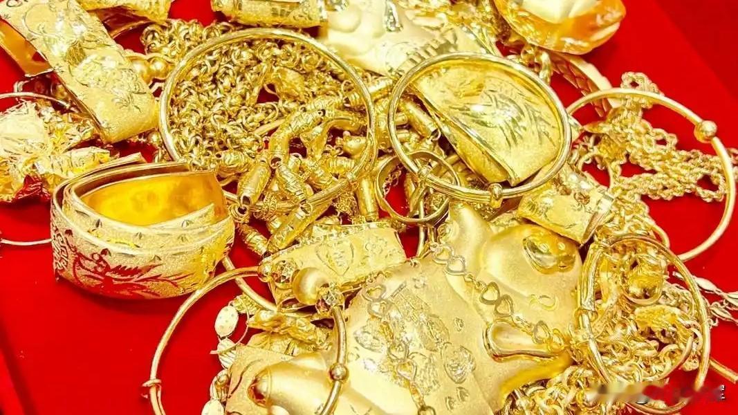 假如把国家的储备黄金换成现金一个人能分多少？金价又再跌！跌也是你向往的贵重物