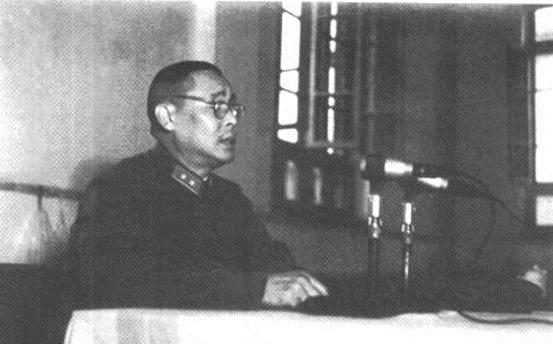 肖华：到西安军事电讯工程学院任职，愿不愿意，欧阳文：我愿意！“1961年9月的