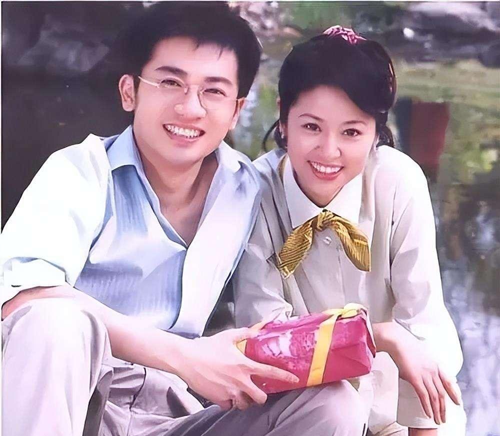 很多人说情深深雨蒙蒙依萍去参加如萍和何书桓的婚礼不是去破坏，而是去祝福，依萍虽然