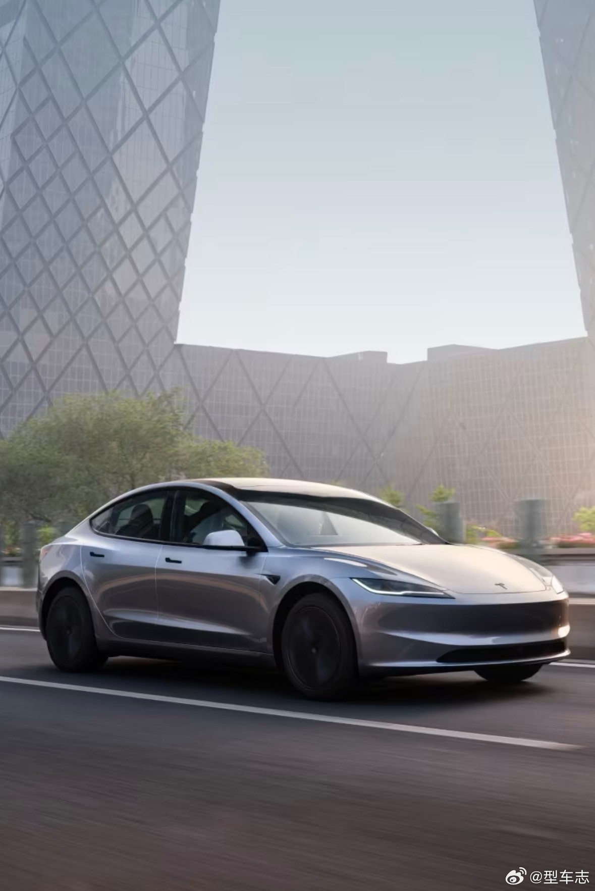 #新款特斯拉Model3值得买吗#燃油车时代大家已经习惯了三四年中期改款，六七年换代。买车的时候大概