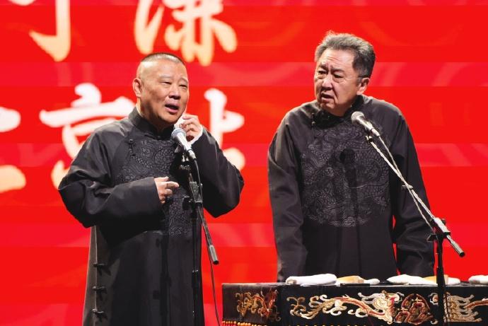 郭德纲对儿徒烧饼，那是真惦记！跨年专场，郭德纲在北展演出时，对在乌鲁木齐的烧饼不