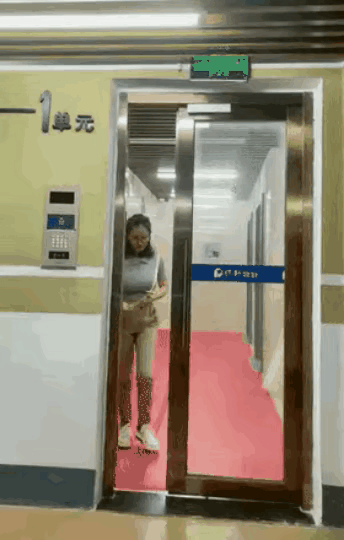 美女的事业做的真大，真令人羡慕！