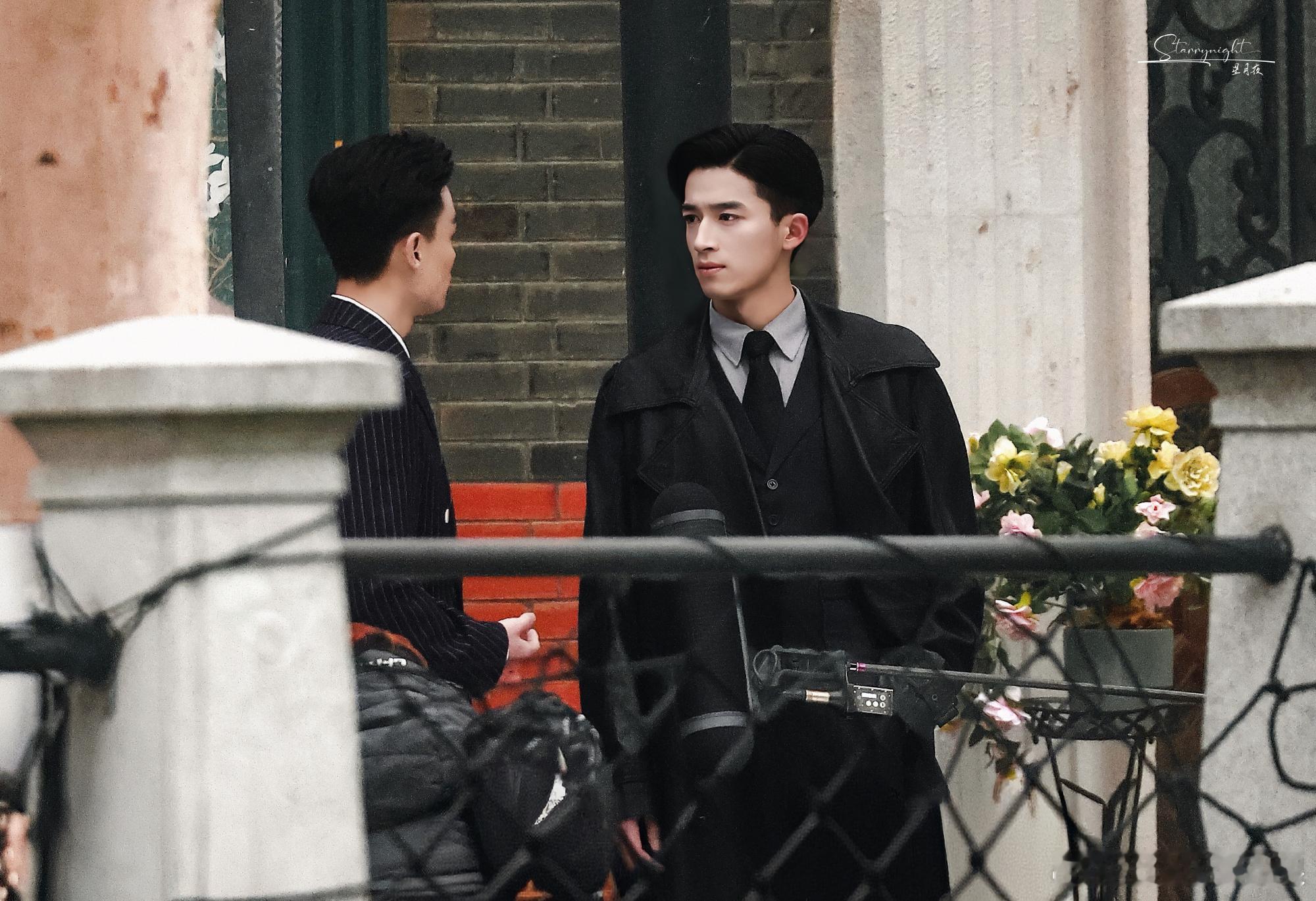 wxywxy今天中午一起看关探长好期待啊！民国戏！看起来看起来！！！图片来