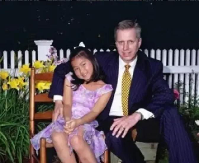 “你要是能怀孕，我们就结婚”！2006年，英国69岁亿万富翁爱上中国33岁女外卖
