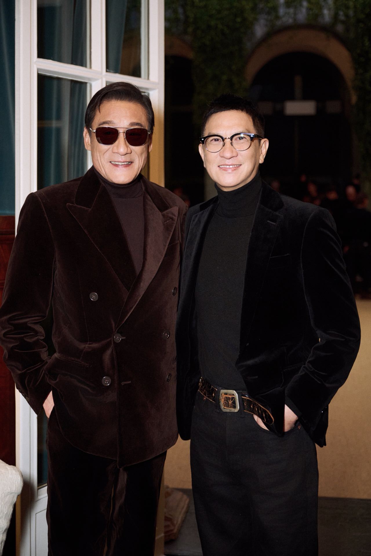 米兰秀场星光炸场！梁家辉、张家辉同框拉夫劳伦2026秋季男装大秀，港圈黄金时代代