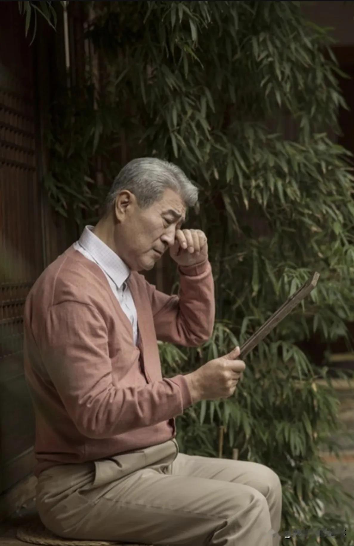 绝对不要一个人孤独终老。最近听说一件事，让我胆战心惊。我原先单位老同事，他老