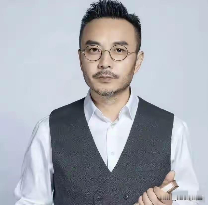凌晨一点半，汪涵这波操作真是绝了。大家都睡得正香的时候，他悄摸发了个声明，这算盘