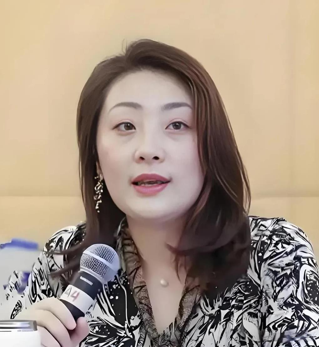 网上消息乱套了，宗馥莉，你应该站出来发表一个正式声明…1、宗继昌、宗捷莉和宗继