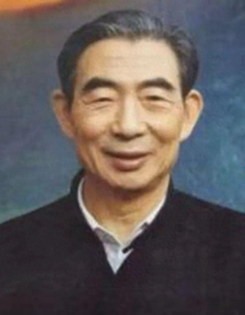 他24岁任定襄县委书记，50岁执掌大同矿务局，51岁担任山西省电力管理局局长，5
