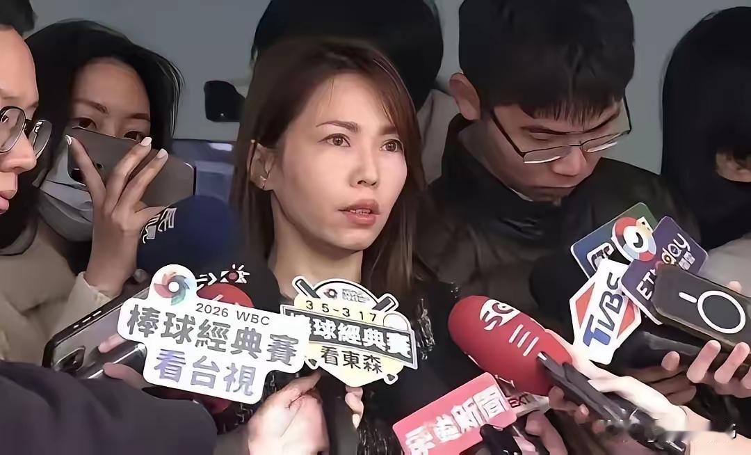 台湾民众党立委李贞秀由于台当局的阻挠，为了当上立委，没想到她真的回到大陆申请放弃