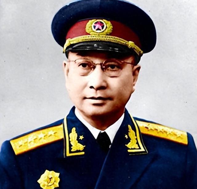 陈赓腿受伤后，要去上海治疗，哪知医生看到他腿上的枪伤，无论如何都不肯医治他。陈赓