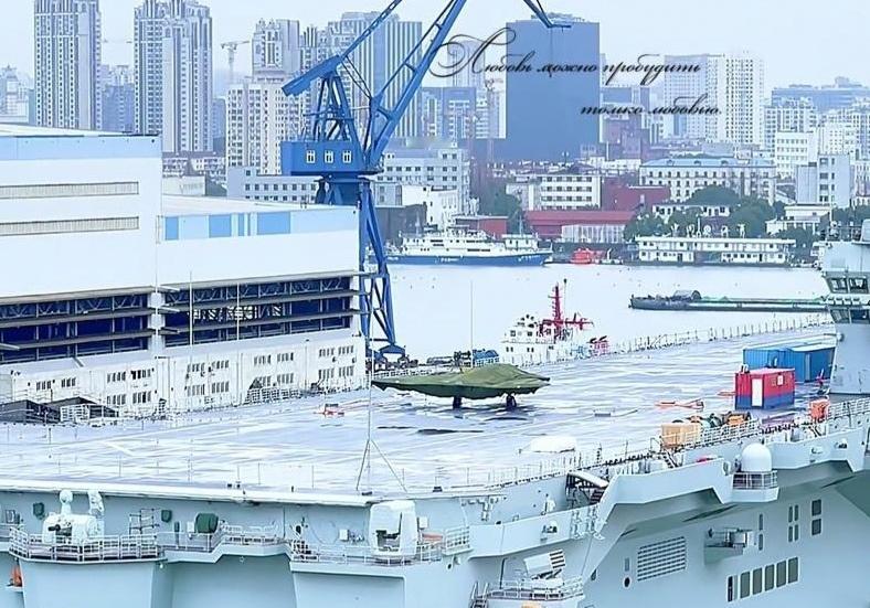 开始上货，076型四川舰出坞，应该要进行下一轮海试。前面已经测试过动力、电力，以