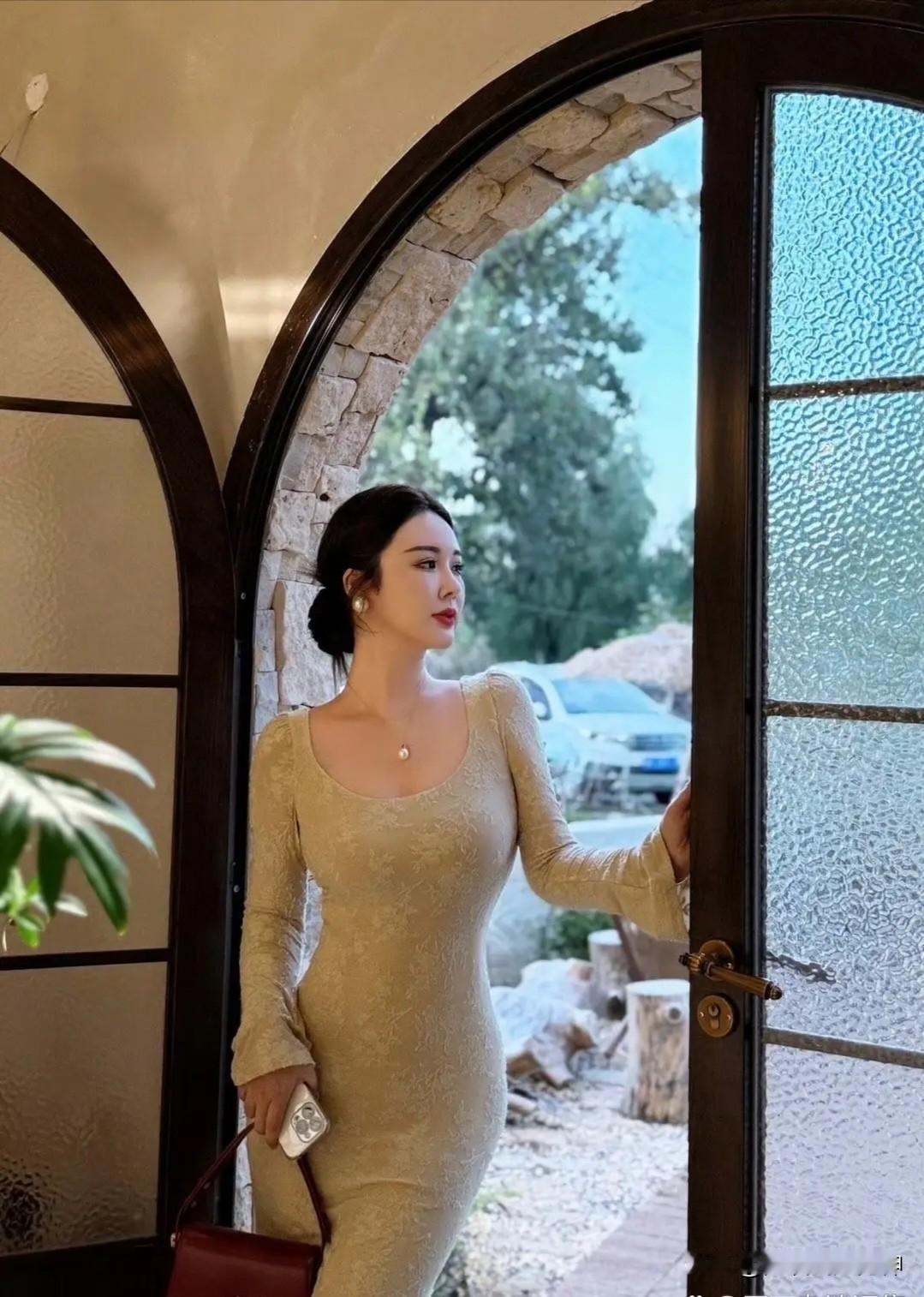 优雅气质，轻奢生活，时尚穿搭，女人味十足！