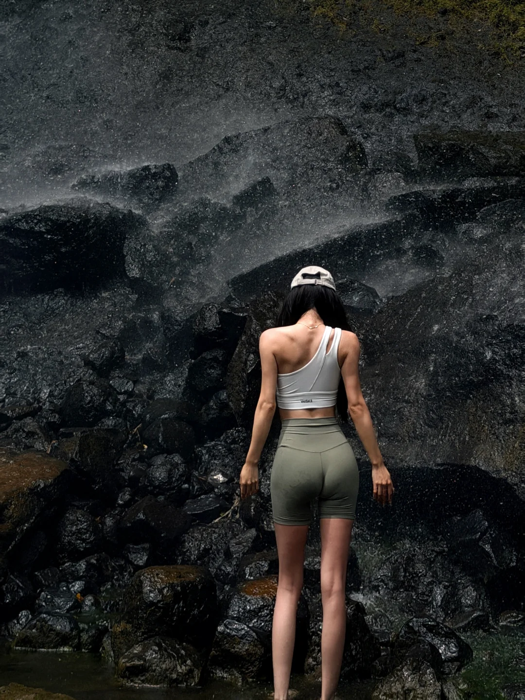 我有挂树照片你有吗🌴在帕劳瀑布玩爽了 ！