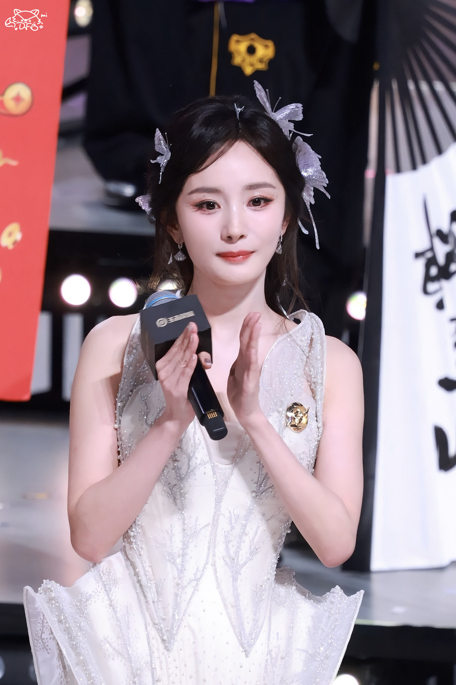 每日一善杨幂有一天你会遇到一个彩虹般绚丽的人，从此以后，其他人就不过是匆匆浮