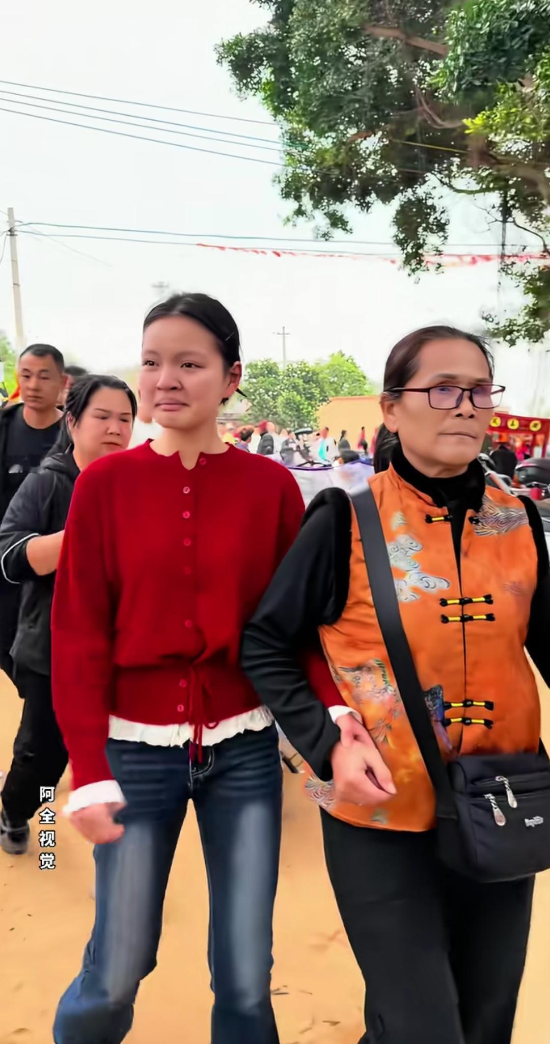 借妈祖敛财不怕天打雷劈？正神不可能上凡人身，上凡人身的不是阴神就是妖孽，你要说乩