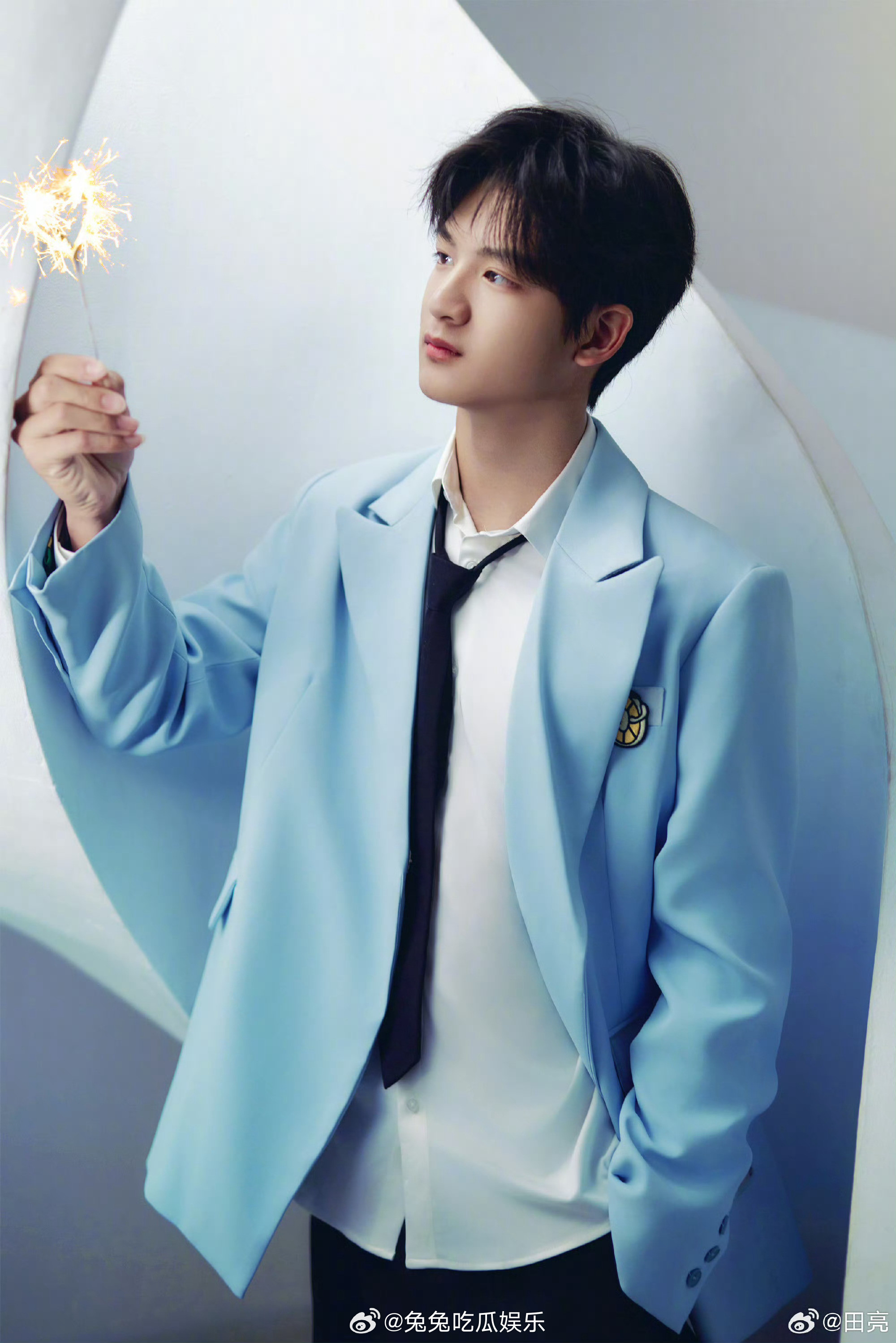 田亮儿子14岁生日照真全家人共用一张脸啊​​​