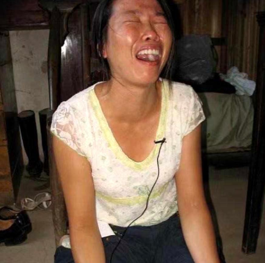 1993年，青海一位母亲因发现女儿偷吃了两块油渣，竟将滚烫的热油灌进年仅五岁的孩