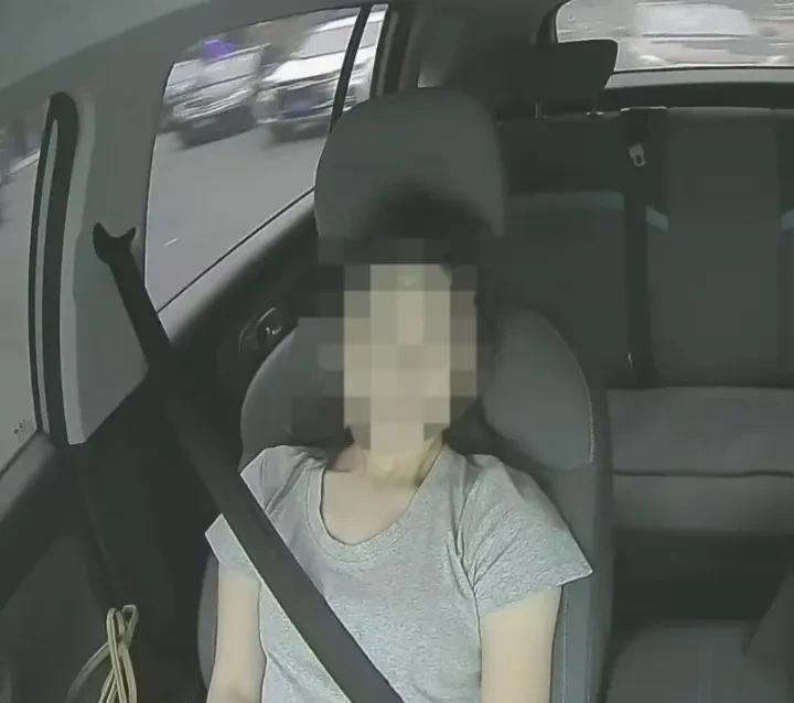 广东一女司机发的，6月16日凌晨4点从天河送一女乘客去清远，女子搭的顺风车，并答