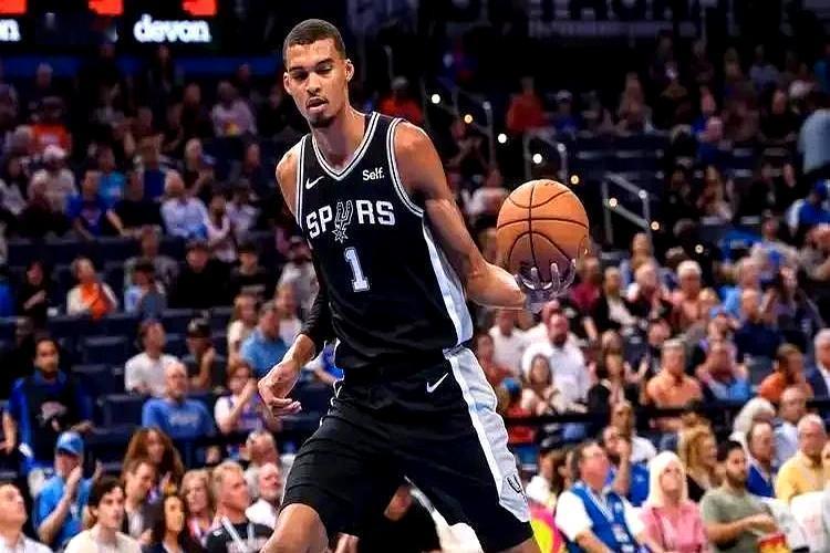 你敢信？刚从ESPN哥们那蹭来的内部料：文班亚马5年3亿超级顶薪，马刺连价都没还