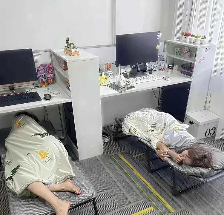 同样是8000元的工资，却是不同的人生！再次证明：读书有多重要？没有文化有多可怕