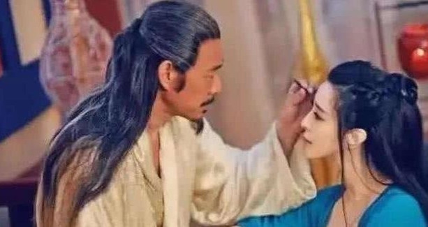 40岁李世民传召徐惠侍寝，可是，她姗姗来迟，李世民质问：“你入宫不久，有什么要