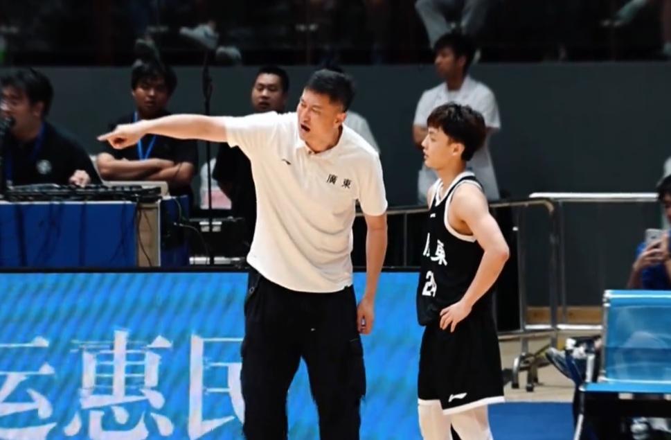 杜锋把徐杰坑了本赛季CBA所有奖项已经公布，最终广东男篮方面是没有...