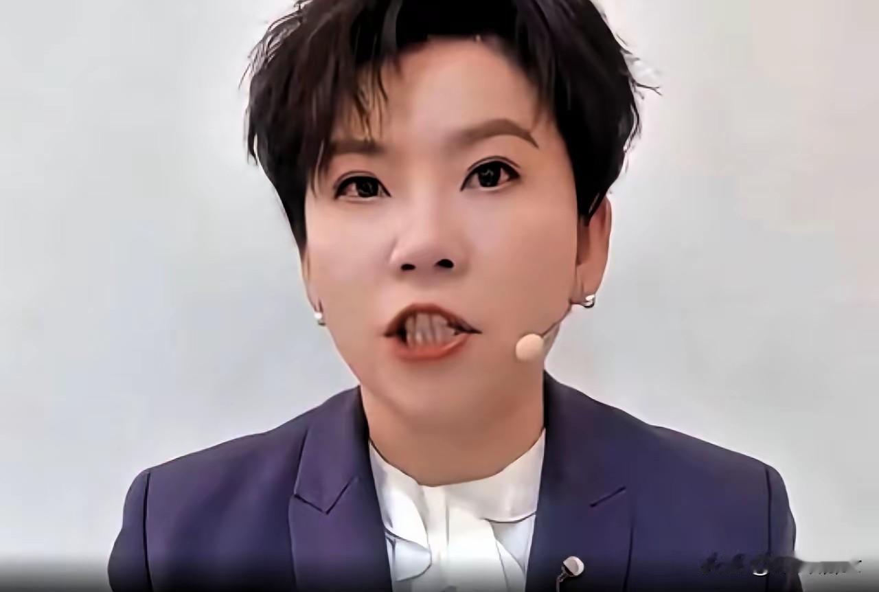 樊振东拿下男单后，别人对他有各种称号，各种赞扬，不过我还是最喜欢邓亚萍的评价！