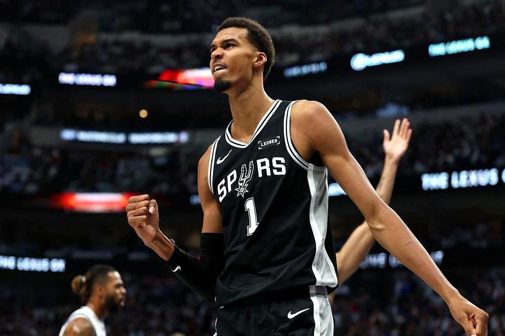 这事儿真炸了！22岁的文班亚马，全票当选DPOY！NBA官方刚宣布，10