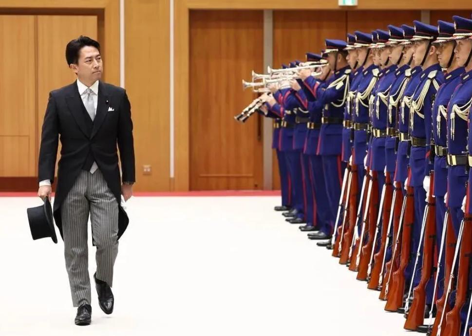 外交措辞于无声处转动，对日表态调整暗藏完整布局本月17日，日本防卫大臣小泉进次