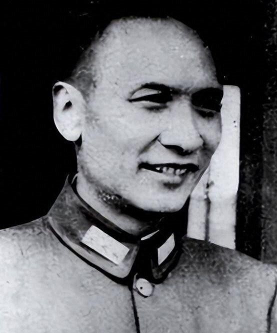 1949年9月，毛人凤拿着一份四百多人的枪决名单让卢汉签字，卢汉拒绝签字。毛人凤