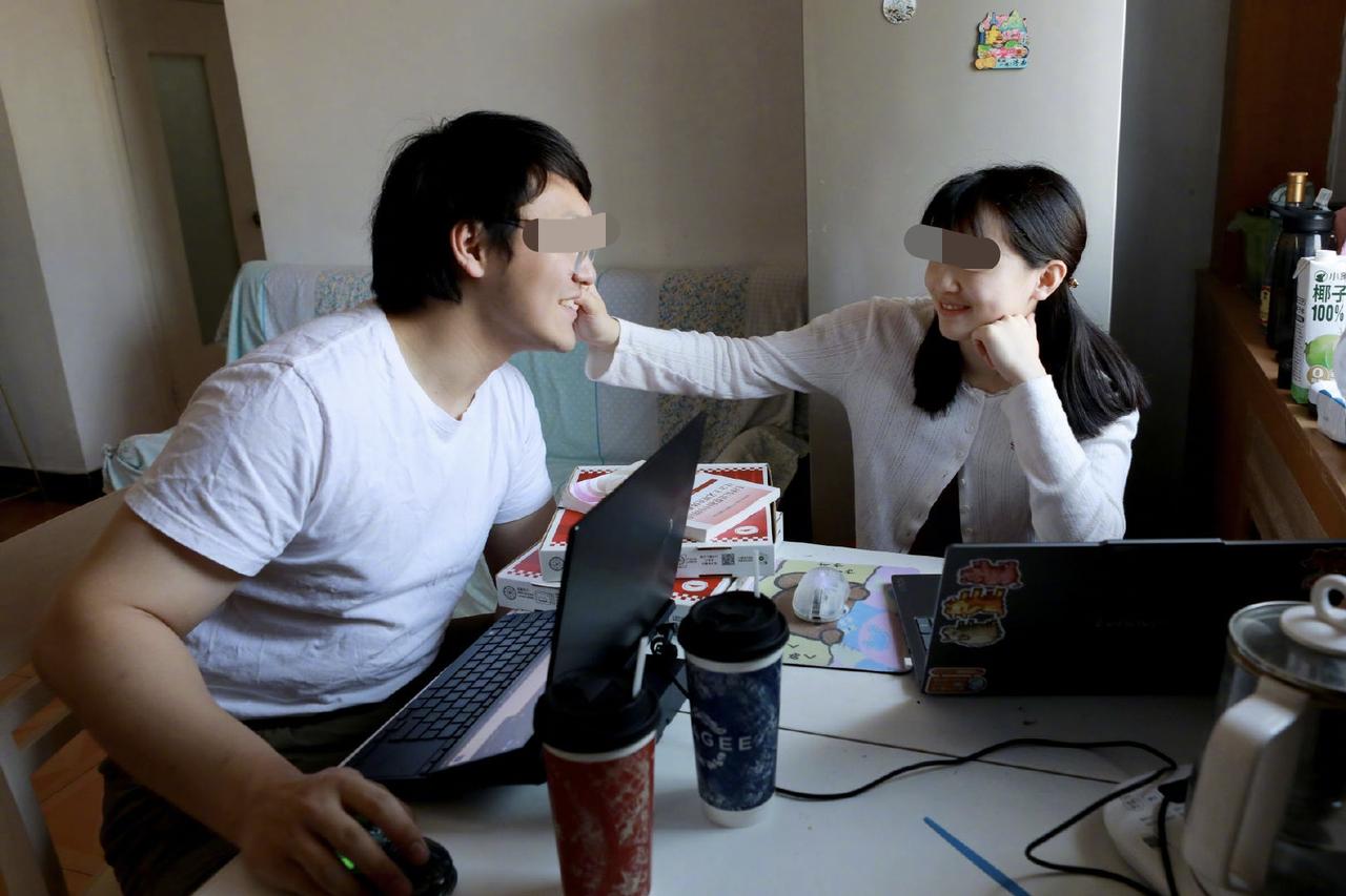 太窒息了！21岁女大学生被父母骗进戒网学校，只为逼她与男友分手。2026年