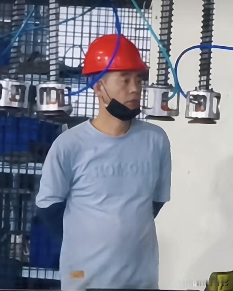 “又一个小马云”！撞脸陈小春的工厂大哥将开播，所在工厂却受牵连！这几天，全