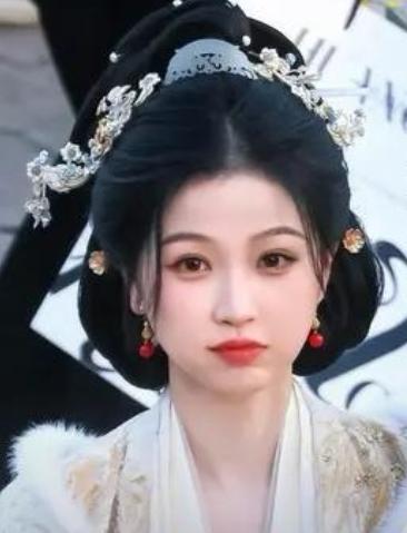 虞书欣新剧《云初令》于2026年1月8日在横店低调启动试拍及剧本围读，并于1月1