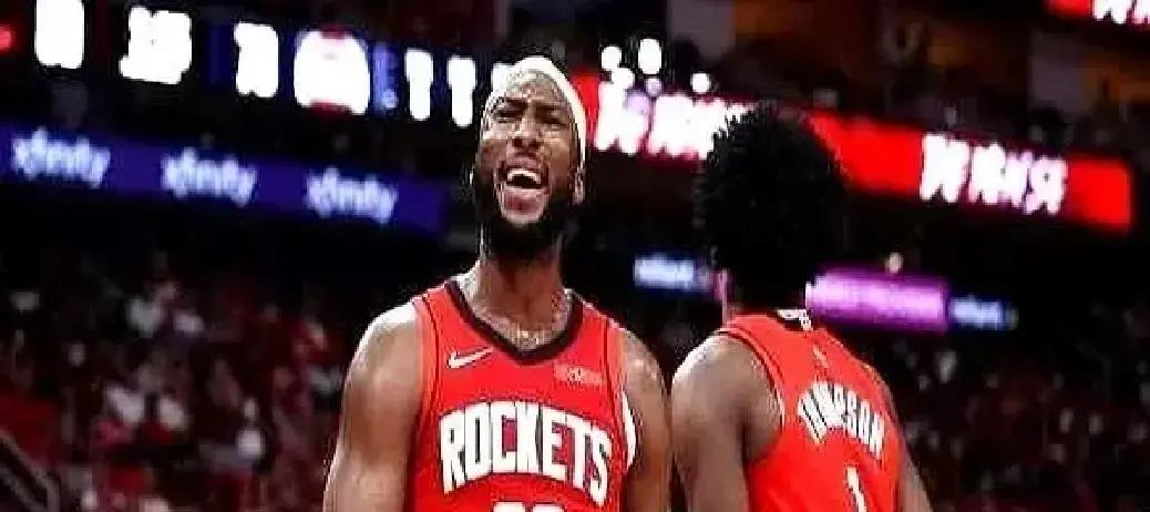 看火箭队这操作，真有点替他们着急。对面鹈鹕明明已经超奢侈税线了，嘴上喊着“