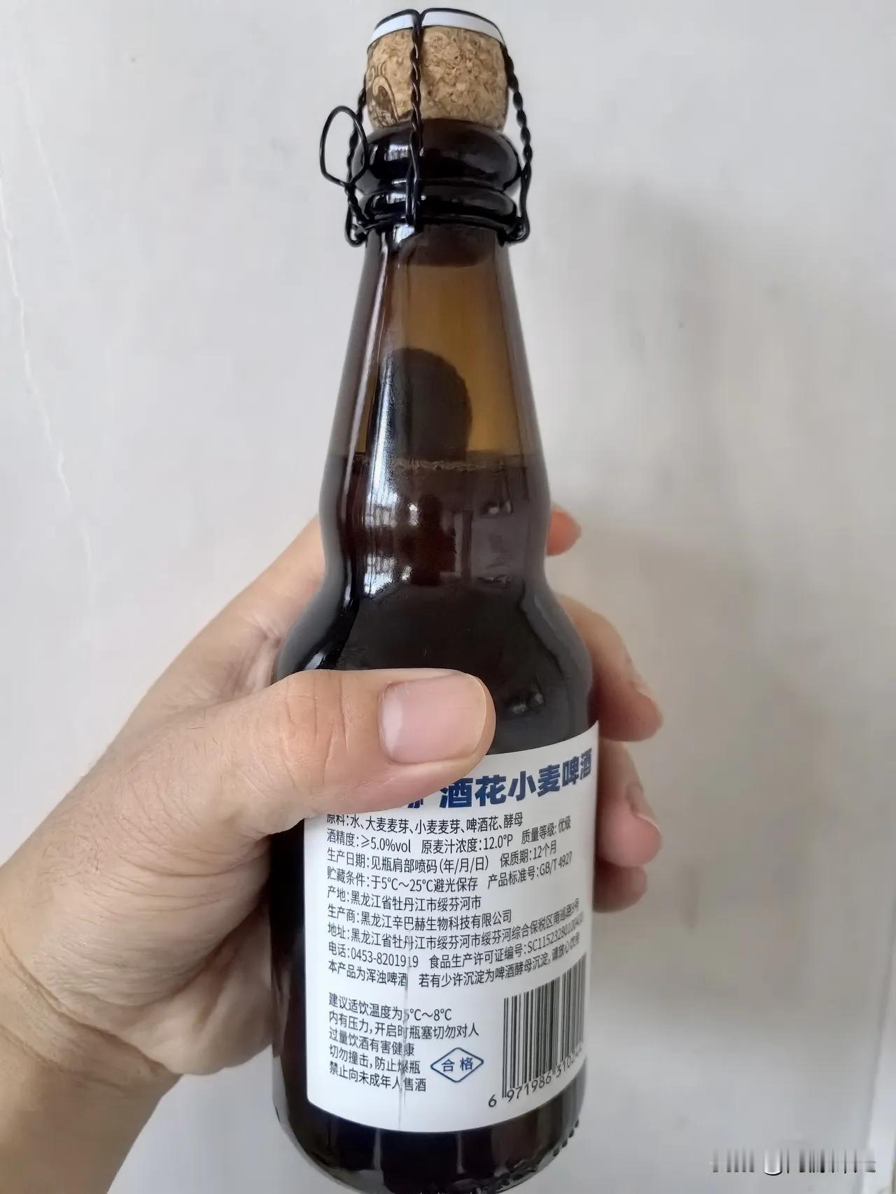 这是我喝过最贵的啤酒了！假期几个同学聚会，其中一位带了一箱啤酒。这款啤酒还