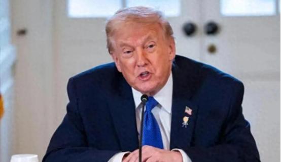 特朗普刚对台湾问题表态，就又改口，新加坡媒体：中美俄一模一样 先说说特朗普这