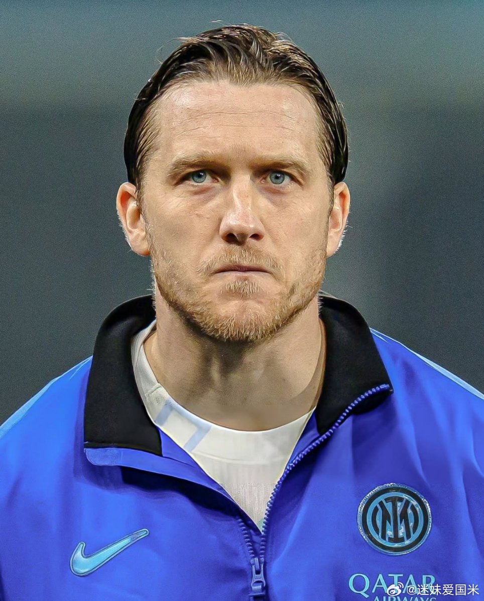 泽林斯基：国内双冠王是我们的目标吗？这会是一件非常棒的事，我们会尽一切努力赢下这