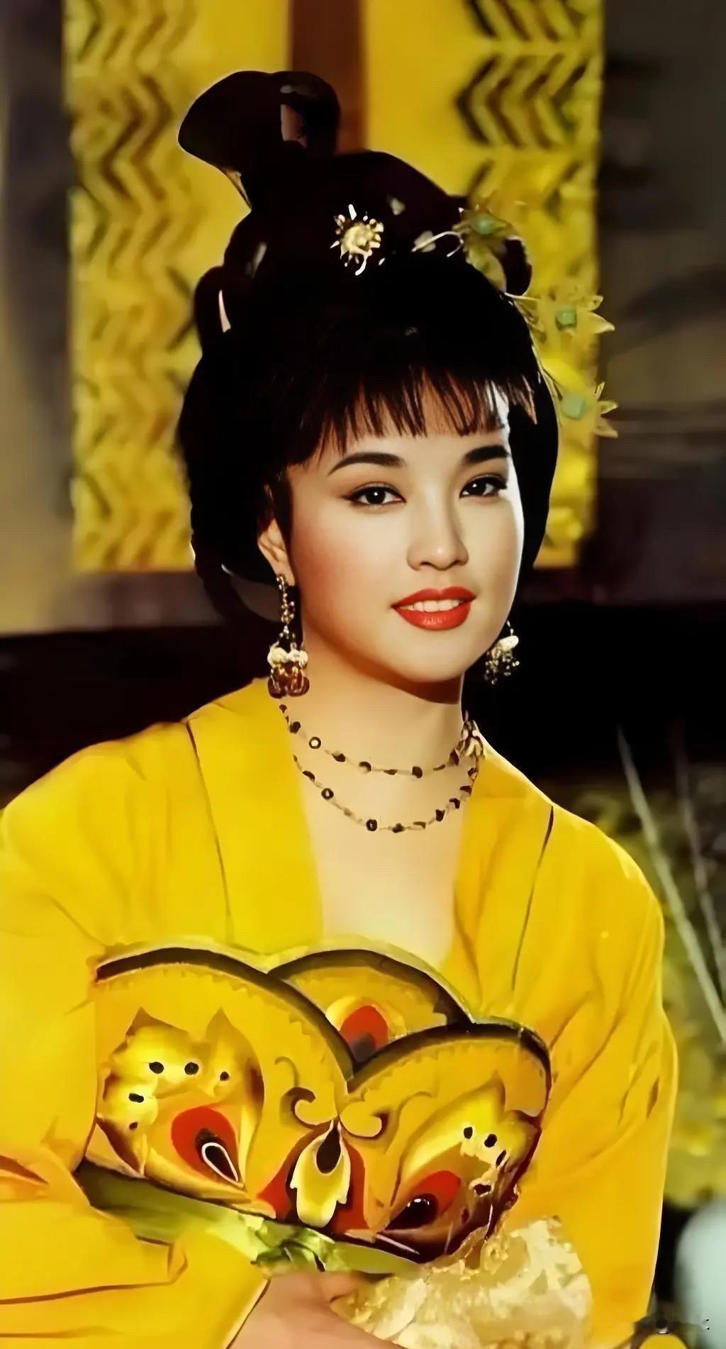 刘晓庆与外甥对簿公堂，告她拖欠200万劳务费，却没有合同。刘晓庆将他从满月后就接