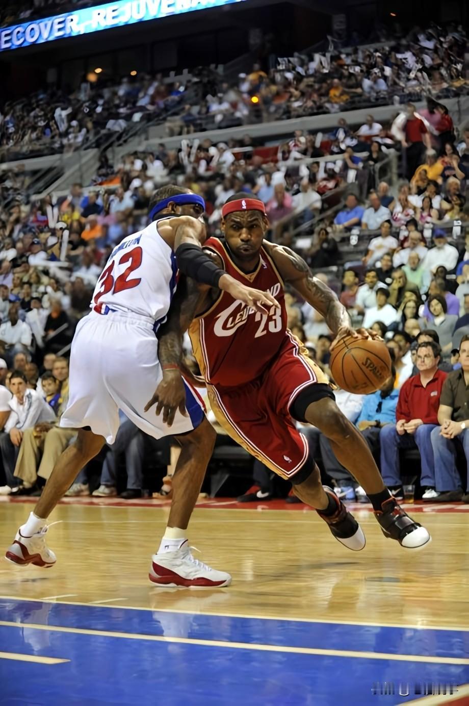 NBA季后赛四强名单火热出炉！克利夫兰骑士队以125-94大胜底特律活塞队，强势