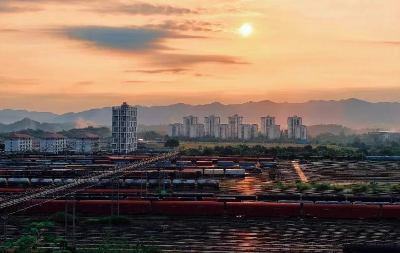 成都局二季度列车运行图调整成渝城际铁路将开行多趟一站直达标杆列车，两地间最短运
