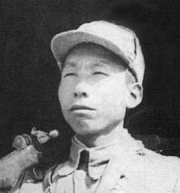 1945年，邯郸战役前，王克勤的师长和很多战友被解放军吓跑。然而，他却毫不在乎的