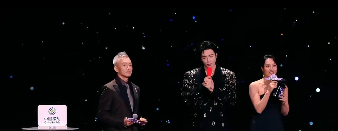 笑不活！刘宇宁最想上的热搜竟是“你也有今天”2025爱奇艺尖叫之夜这波采访