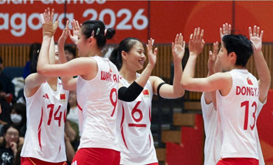 随着中国女排3-0日本，夺冠诞生3个不可思议，赵勇两处调整太及时半决赛打泰国