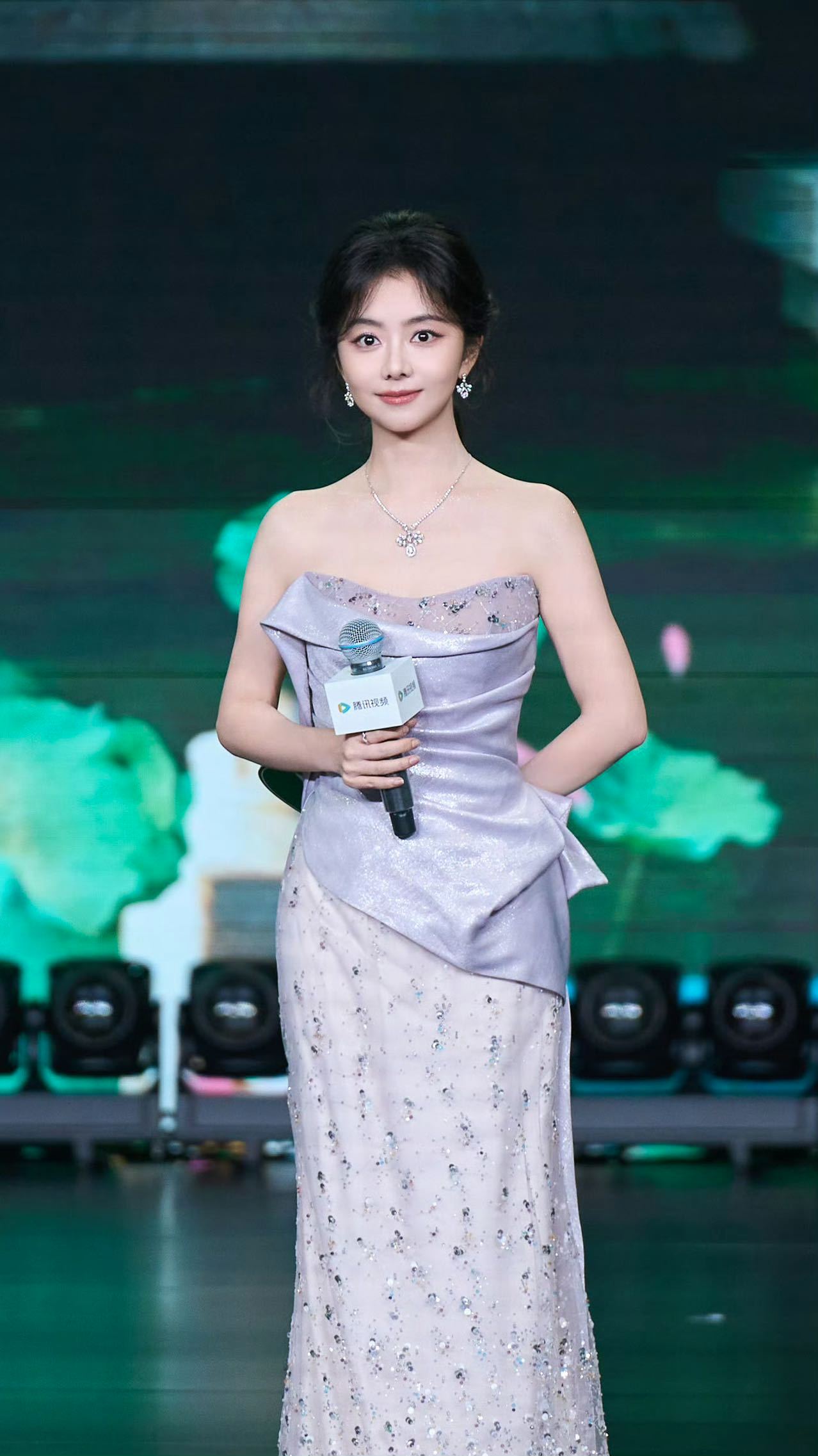 谭松韵一天换乘两部剧宣谭《兰香如故》、《春禾之上》，期待谭松韵的两部剧。