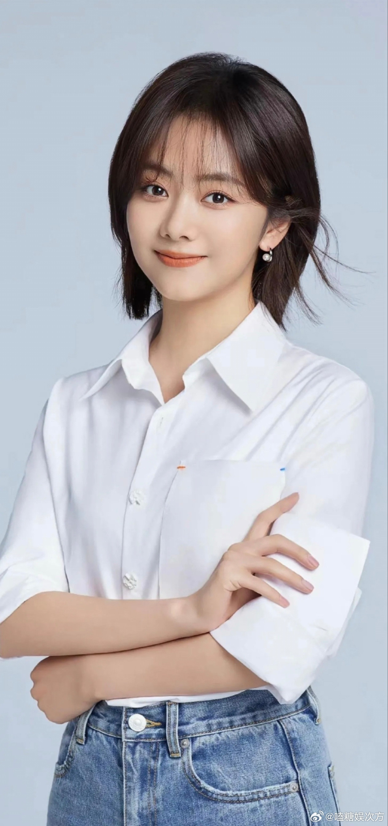拥有同样少女脸的宋伊人为什么没有谭松韵受欢迎呢？首先，谭松韵身高1.62米，宋伊